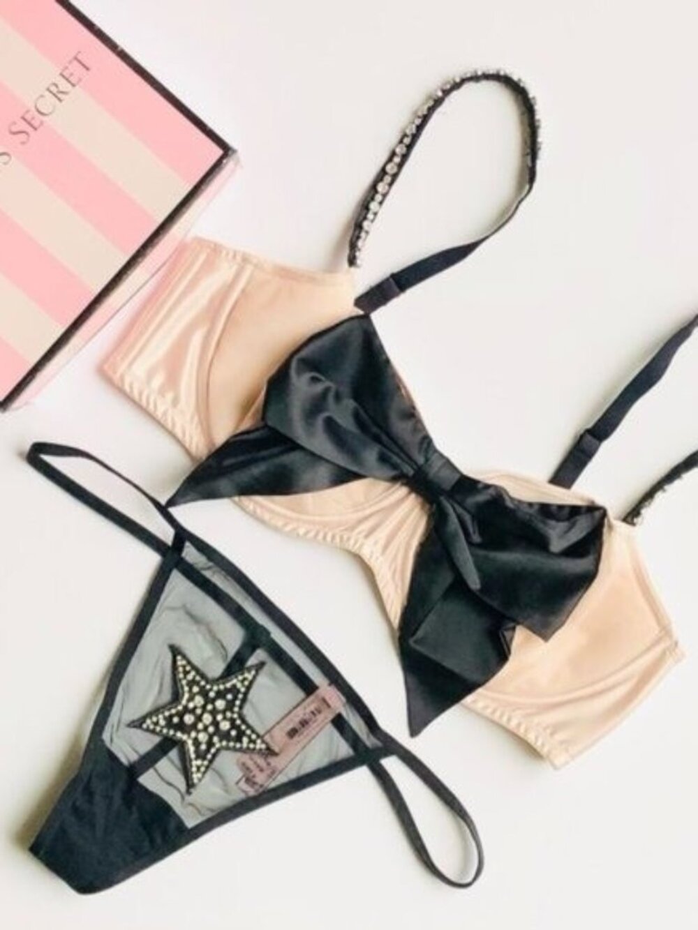 34DD LARGE Victoria’s Secret cream black bow bra set star studded vstring panty